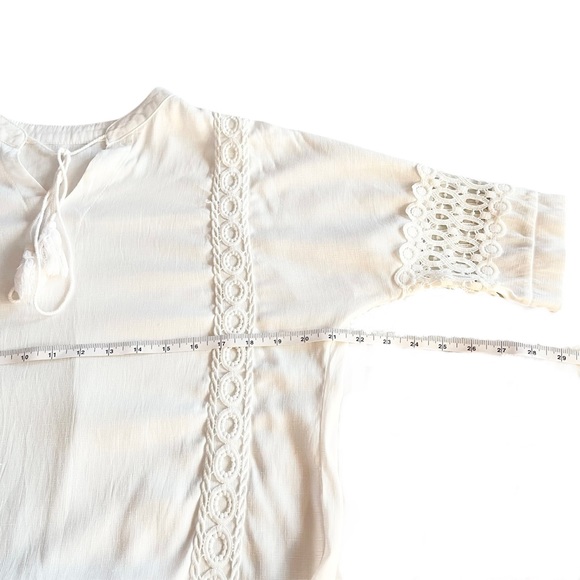 White Cotton Loose Fit Embroidered Three-Quarter Sleeved Tunic - Picture 5 of 6